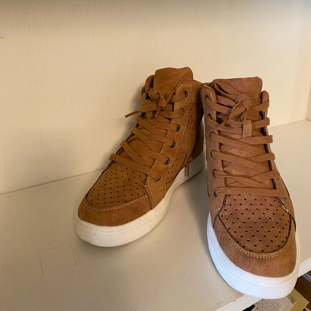 Womens Tan Wedge Sneakers - Fashion High-Top Casual